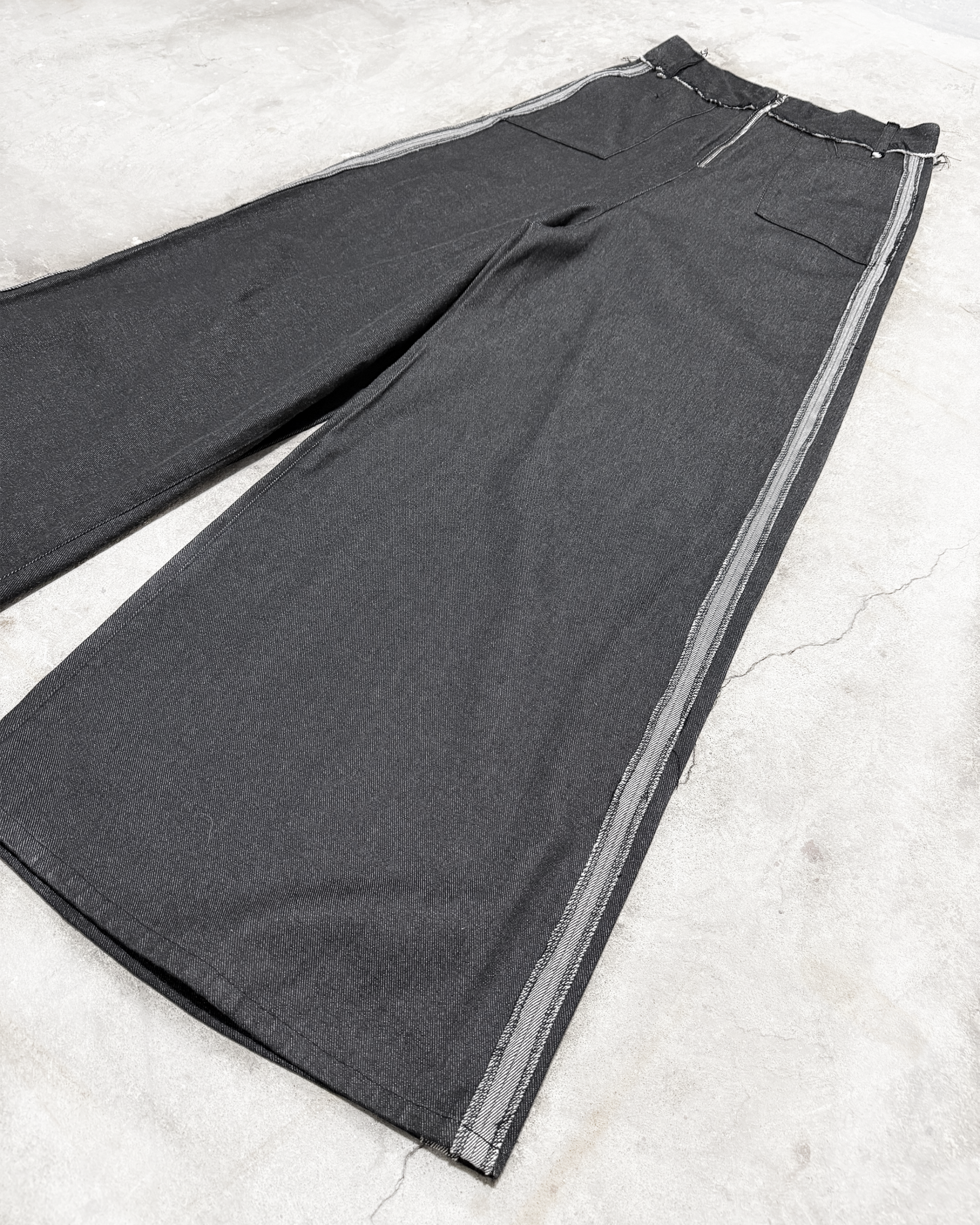 SWEEPCUT DENIM